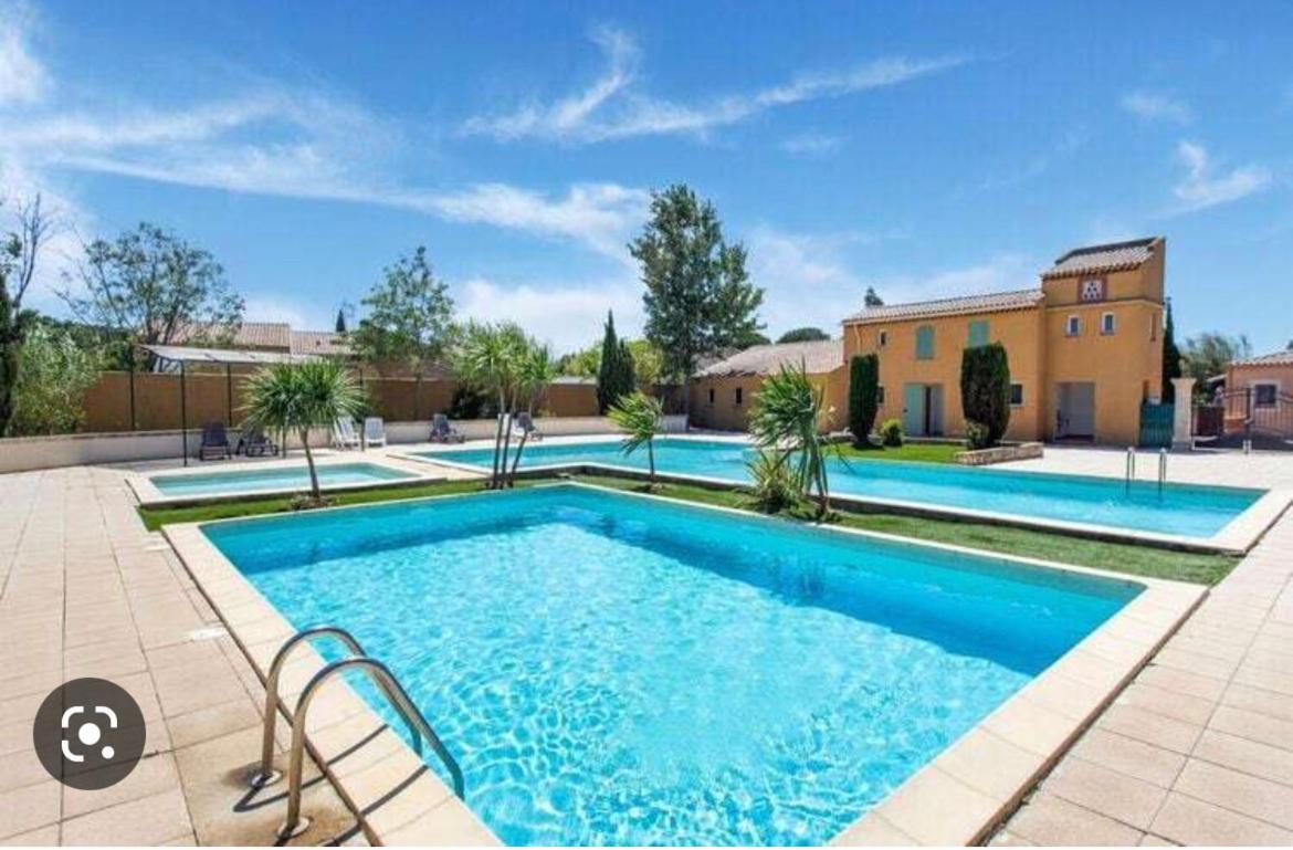 Maison De Vacances Dans Residence Avec Piscine Αρλ Εξωτερικό φωτογραφία